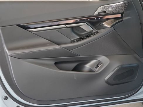 New 2026 BMW i5 eDrive40 w/ Executive Package image 9