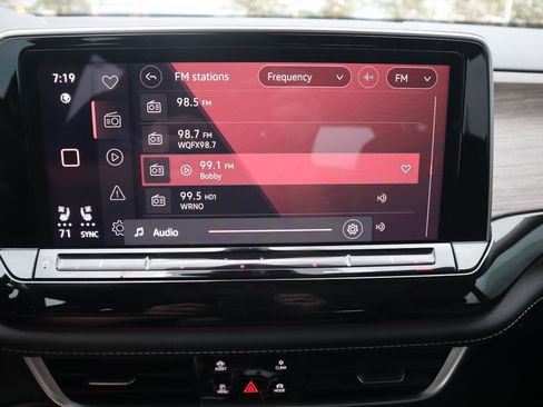 Used 2024 Volkswagen Atlas SEL Premium R-Line image 23