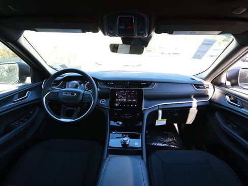 New 2025 Jeep Grand Cherokee Laredo X image 32