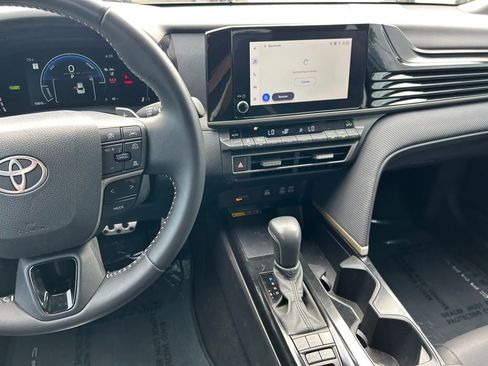 Used 2025 Toyota Camry SE w/ Convenience Package FWD image 17