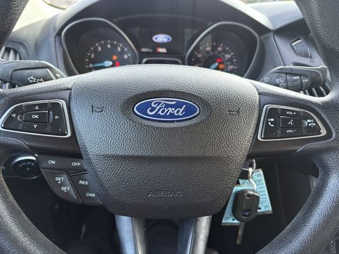 Used 2015 Ford Focus SE FWD image 28