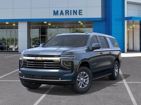 New 2026 Chevrolet Suburban LT w/ Comfort Package AWD/4WD image 6