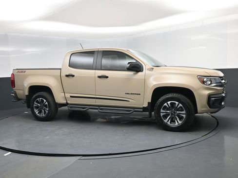 Used 2022 Chevrolet Colorado Z71 w/ Safety Package image 2