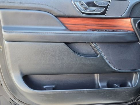 Used 2024 Lincoln Navigator Reserve image 12