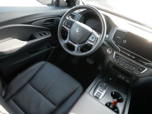 Certified 2025 Honda Ridgeline TrailSport image 9