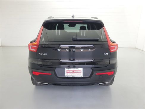 Used 2020 Volvo XC40 T4 R-Design w/ Advanced Package image 6