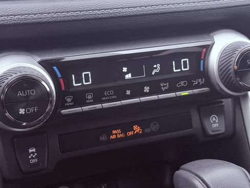 Used 2025 Toyota RAV4 XLE FWD image 17