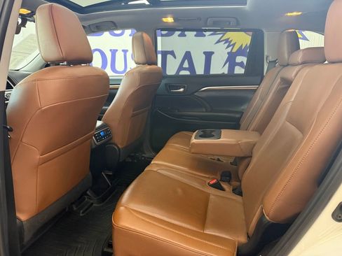 Used 2019 Toyota Highlander Limited Platinum image 17