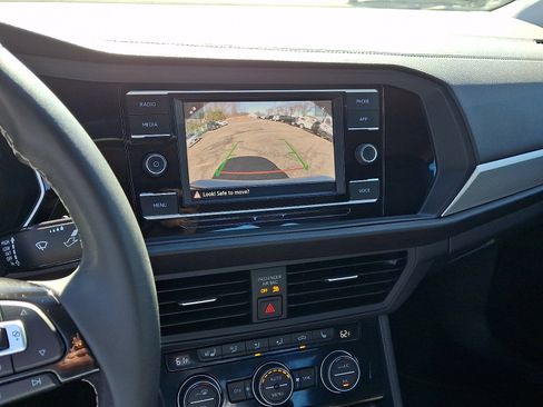 Used 2021 Volkswagen Jetta SE w/ SE Cold Weather Package image 24