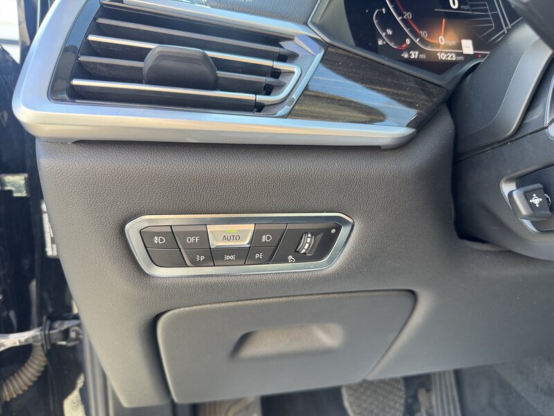 Used 2020 BMW X7 xDrive40i w/ Premium Package AWD/4WD image 22