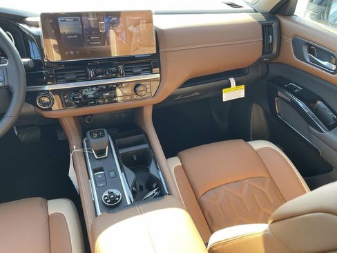 New 2026 Nissan Pathfinder Platinum AWD/4WD image 15