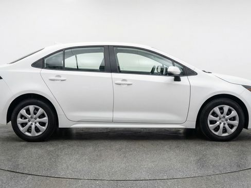 Used 2025 Toyota Corolla LE FWD image 11