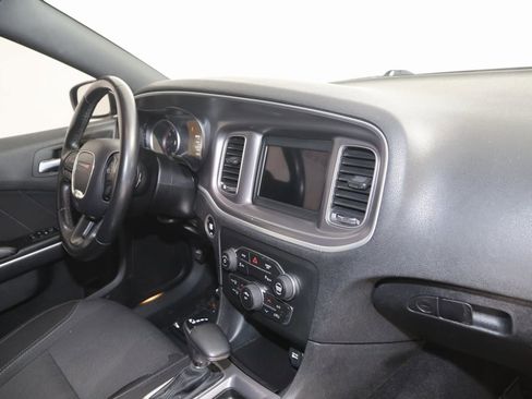 Used 2019 Dodge Charger SXT image 36