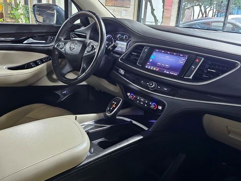 Used 2020 Buick Enclave Essence image 18
