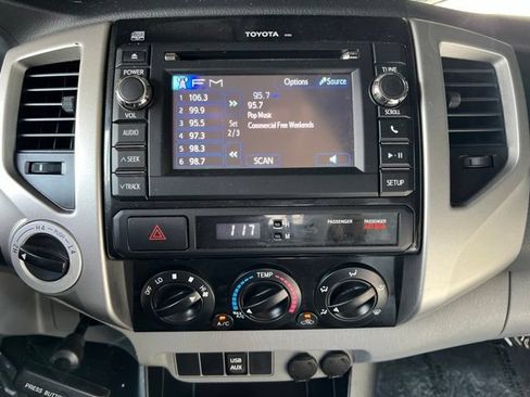 Used 2013 Toyota Tacoma 4x4 Access Cab V6 w/ TRD Sport Pkg image 15