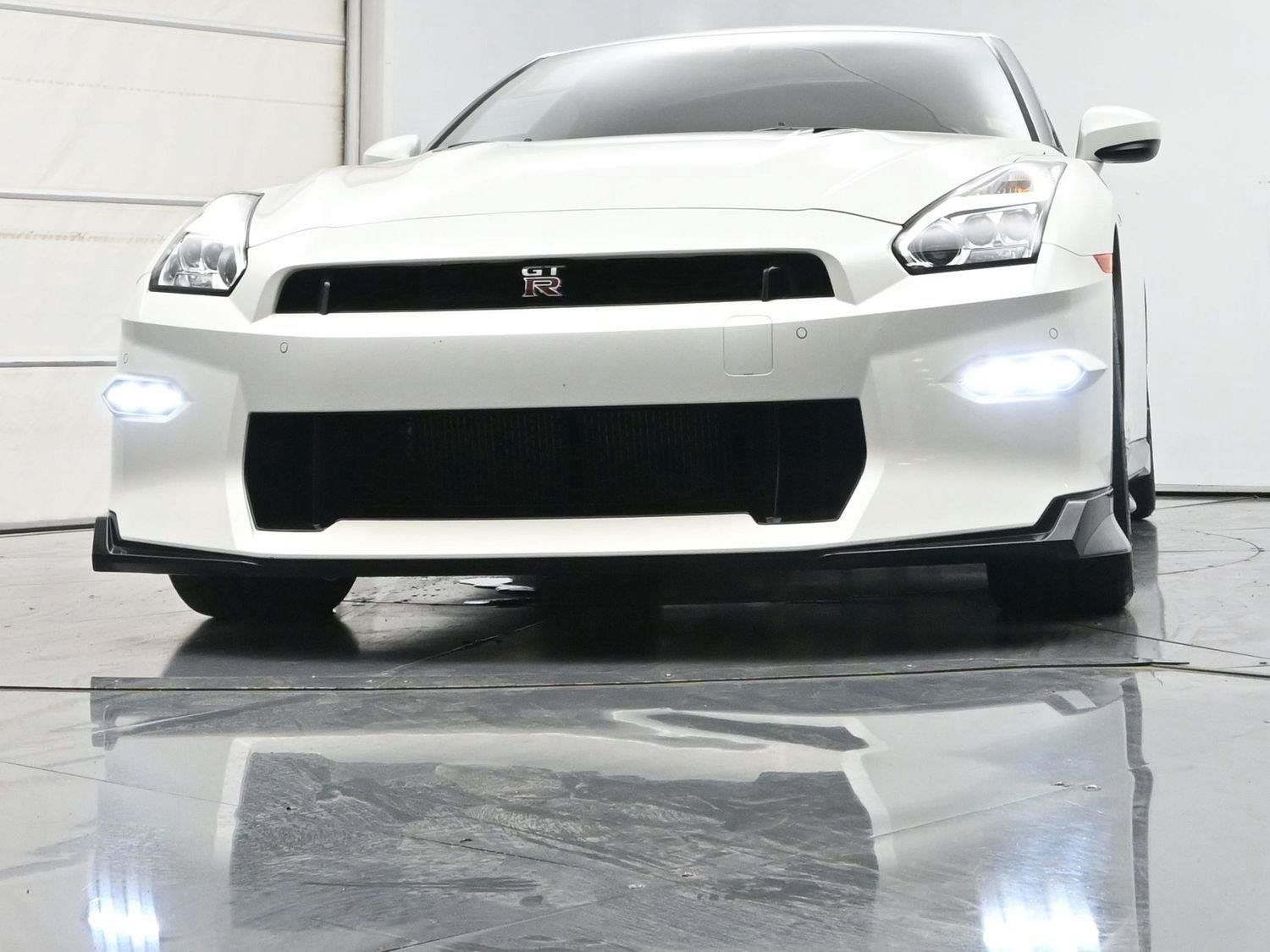 Certified 2024 Nissan GT-R Premium w/ Premium Interior Package AWD/4WD image 34