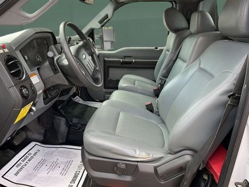 Used 2015 Ford F550 4x4 Regular Cab Super Duty image 11