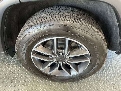 Used 2020 Jeep Grand Cherokee Limited image 38