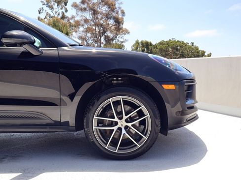 Certified 2025 Porsche Macan w/ Premium Package Plus AWD/4WD image 11