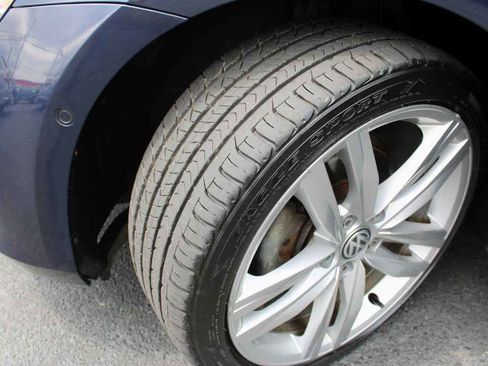Used 2017 Volkswagen Golf SEL FWD image 18