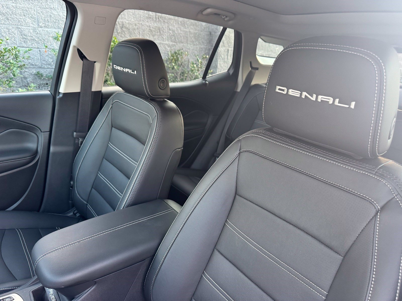Used 2024 GMC Terrain Denali w/ Denali Premium Package AWD/4WD image 30