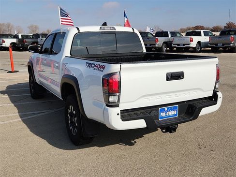 Used 2021 Toyota Tacoma TRD Off-Road w/ Technology Package image 3