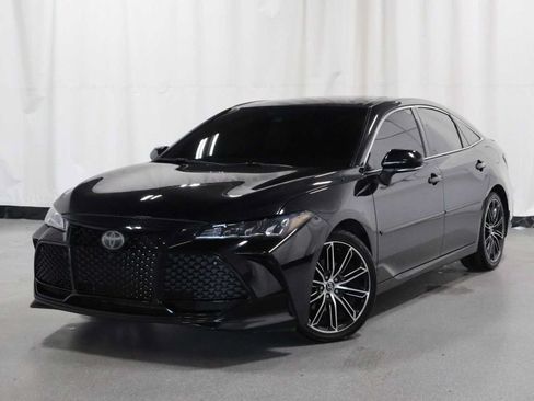 Used 2019 Toyota Avalon XSE w/ Protection Package FWD image 1