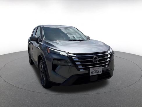 Used 2025 Nissan Rogue SV AWD/4WD image 3