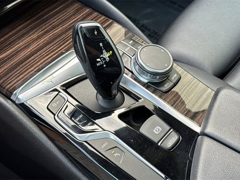 Used 2019 BMW 530e w/ Convenience Package image 25