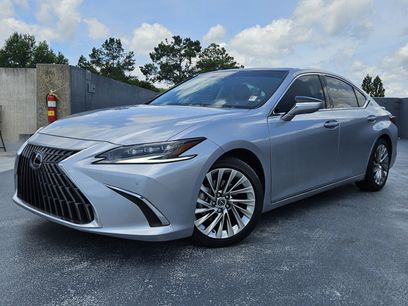 Used 2022 Lexus ES 350 Ultra Luxury w/ Accessory Package