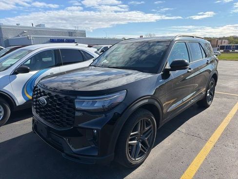 Used 2025 Ford Explorer ST-Line w/ ST-Line Street Pack AWD/4WD image 1