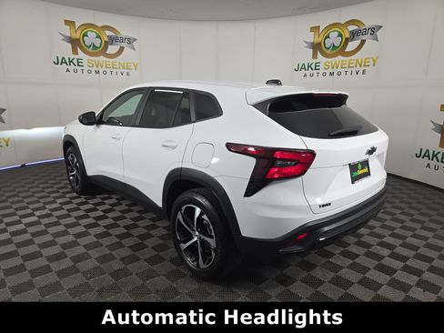 Certified 2024 Chevrolet Trax RS w/ Sunroof Package FWD image 6