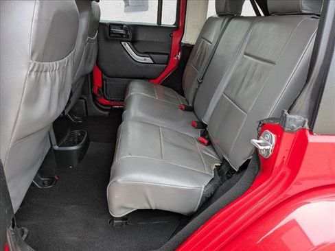 Used 2018 Jeep Wrangler Unlimited Sahara w/ Connectivity Group AWD/4WD image 17