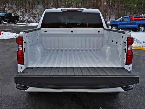 Used 2025 Chevrolet Silverado 1500 Custom image 8