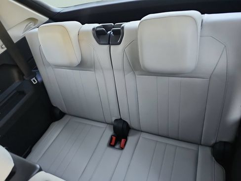 Used 2022 Volkswagen Tiguan SE FWD image 34