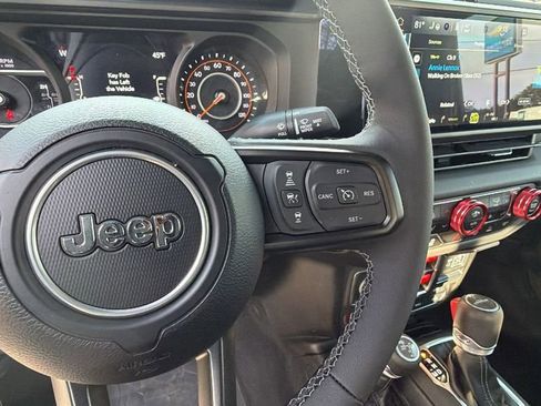 Used 2025 Jeep Gladiator Rubicon image 19