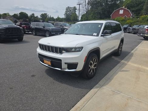 Certified 2025 Jeep Grand Cherokee L Limited AWD/4WD image 3