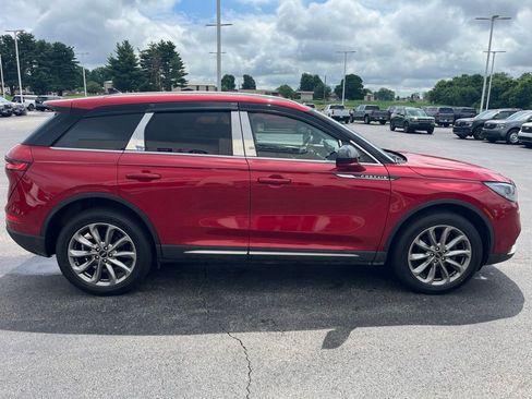 Used 2022 Lincoln Corsair AWD w/ Premium Package image 3
