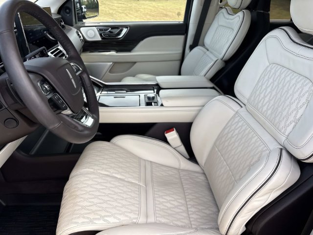 Certified 2024 Lincoln Navigator Black Label AWD/4WD image 27