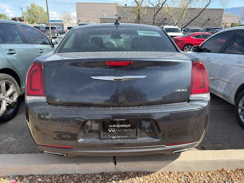 Used 2018 Chrysler 300 Touring w/ Sport Appearance Package RWD image 8