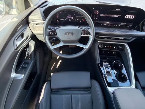 Certified 2025 Audi Q5 Prestige image 16
