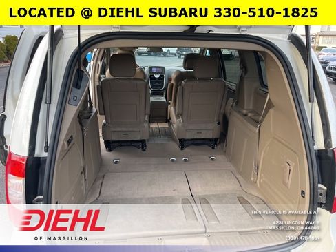 Used 2012 Chrysler Town & Country Limited w/ Luxury Group image 11