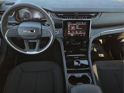 New 2025 Jeep Grand Cherokee L Laredo image 12