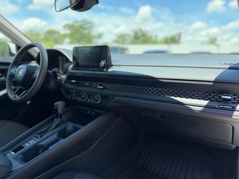 Used 2023 Honda Accord EX image 17