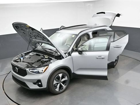 New 2026 Volvo XC40 B5 Plus w/ Protection Package Premier AWD/4WD image 51
