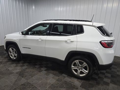 Used 2023 Jeep Compass Latitude AWD/4WD image 4