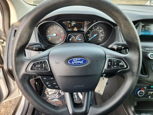Used 2018 Ford Focus SE image 9