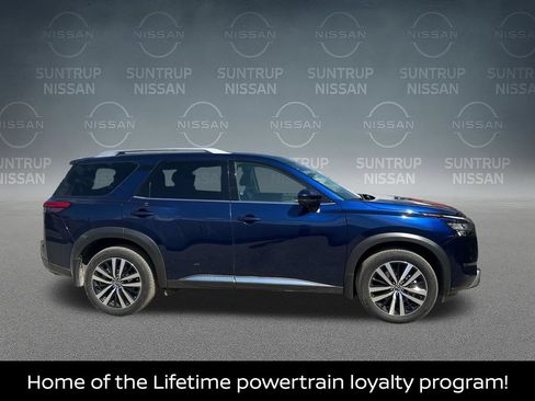 Certified 2025 Nissan Pathfinder Platinum w/ Black Appearance Package AWD/4WD image 5
