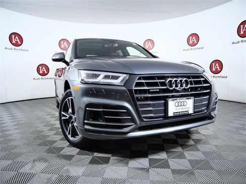Used 2020 Audi Q5 e Prestige w/ Prestige Package image 2