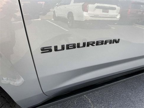 Certified 2024 Chevrolet Suburban High Country image 9